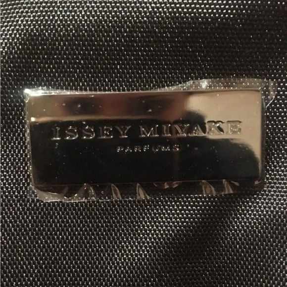 Issey Miyake Parfum Duffle Bag NWT - Picture 4 of 7